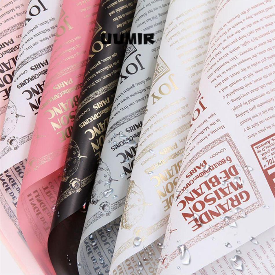 Giấy báo phong cách vintage gói hoa trang trí .