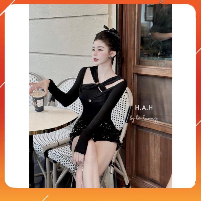 Áo thun xoắn ngực 2 màu