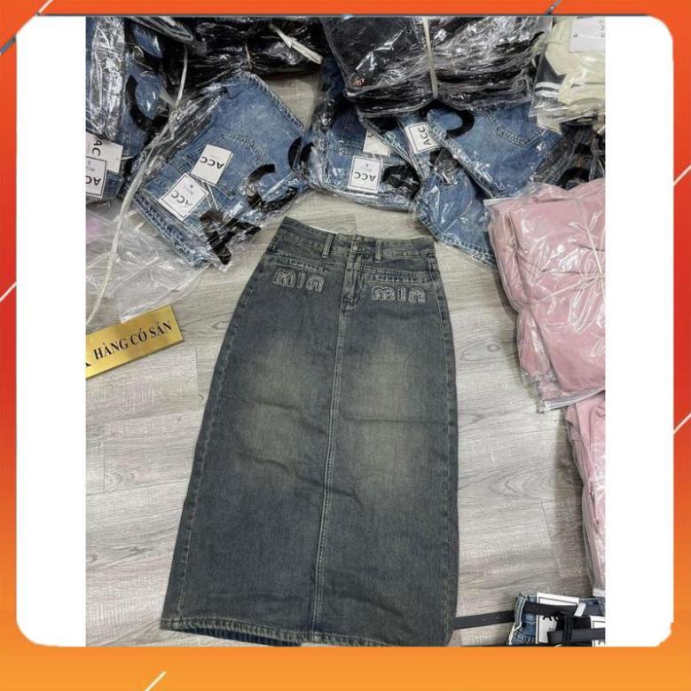 Chân váy jean dài sẻ Miu Miuu đá