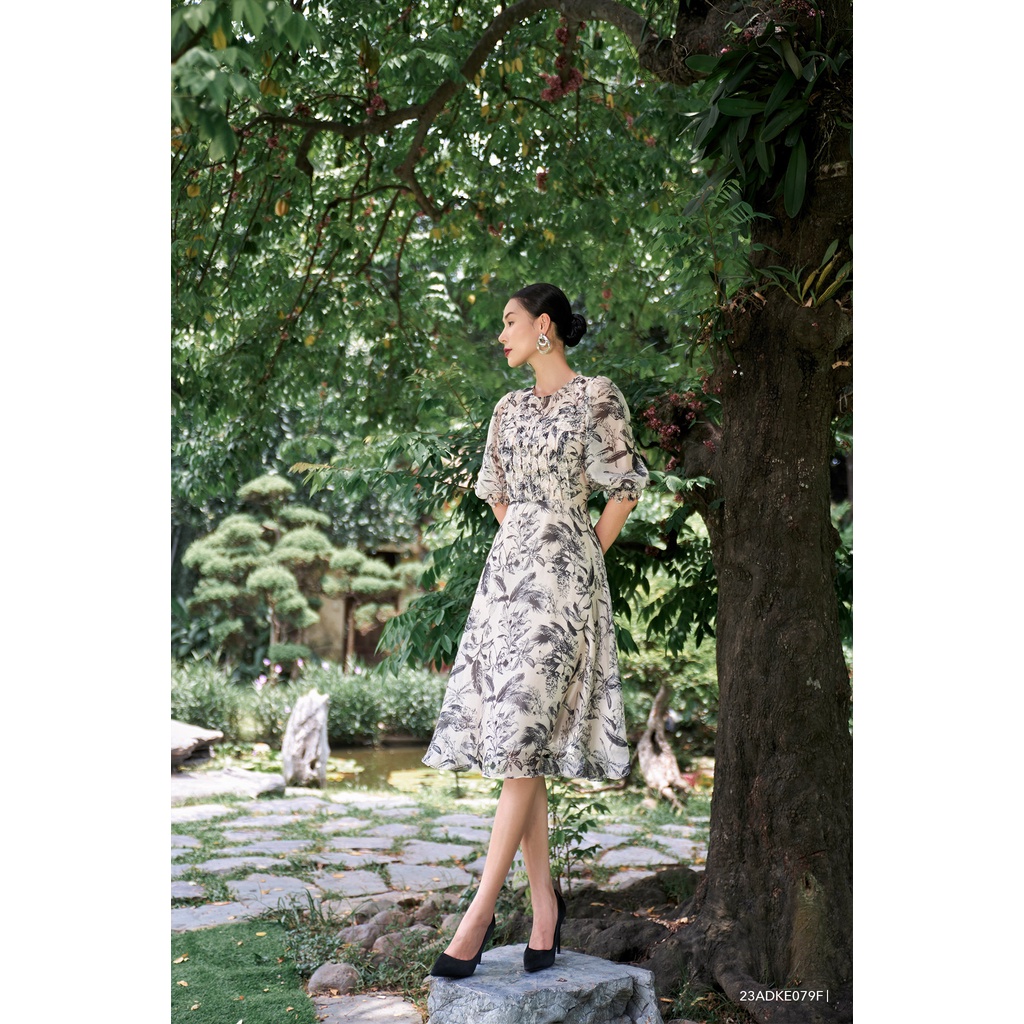 Đầm tay bồng ngắn cổ tròn, dáng xòe Eva de Eva 23ADKE079F