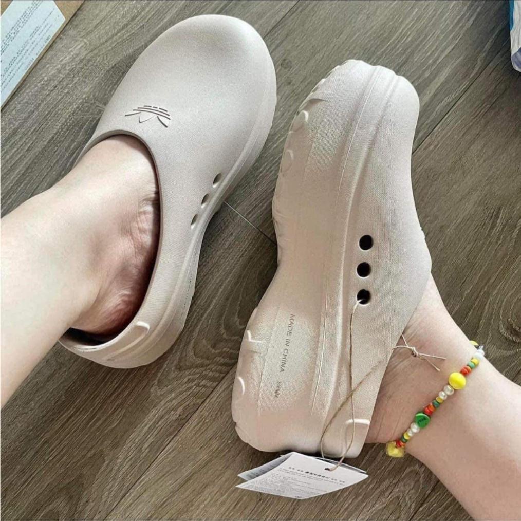 Giày sục Adidas nâng đế siêu nhẹ mới nhất. Form bé