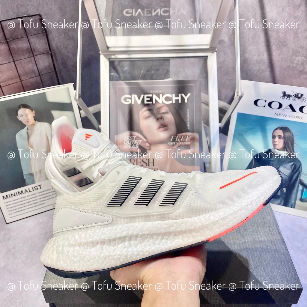 Giày chạy unisex Adi.das  Pureboost 22 HQ8582 màu trắng đen