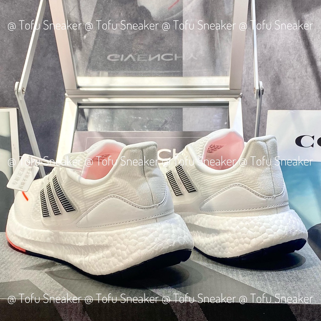 Giày chạy unisex Adi.das  Pureboost 22 HQ8582 màu trắng đen