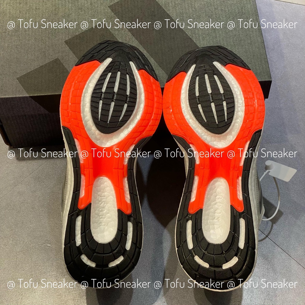 Giày chạy unisex Adi.das  Pureboost 22 HQ8582 màu trắng đen