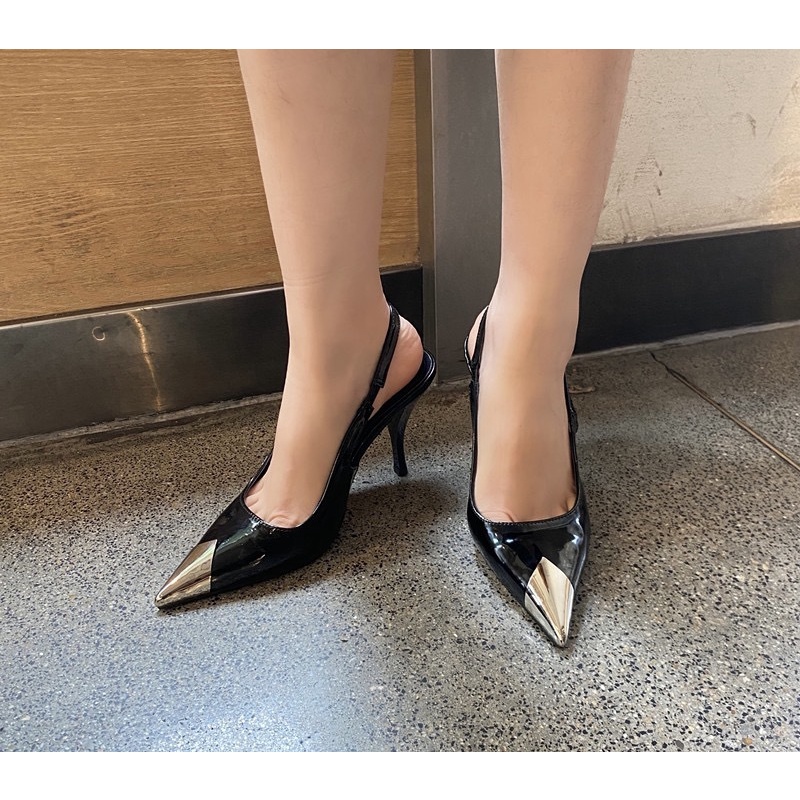 Sandal Một Dây Mũi Nhọn Kim Loại Màu Đen Phong Cách Mới Cho Nữ