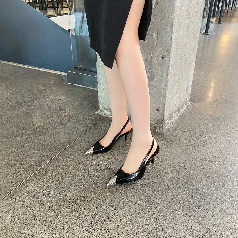 Sandal Một Dây Mũi Nhọn Kim Loại Màu Đen Phong Cách Mới Cho Nữ