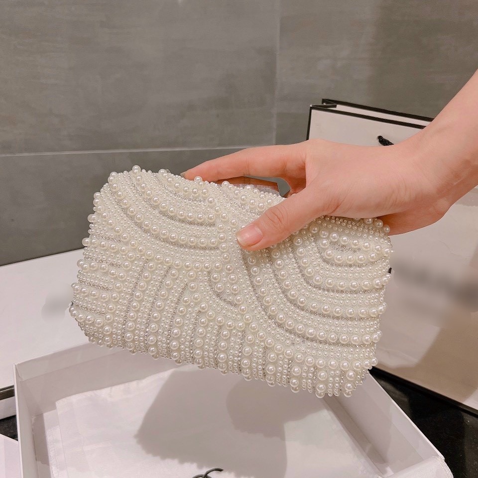 Ví cầm tay đính đá gợn sóng thời trang