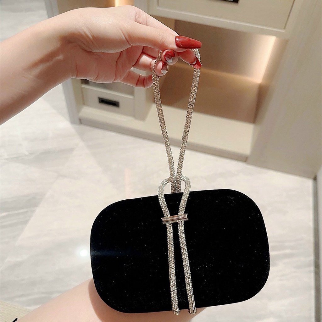Ví cầm tay nhung quai kiềng sang trọng