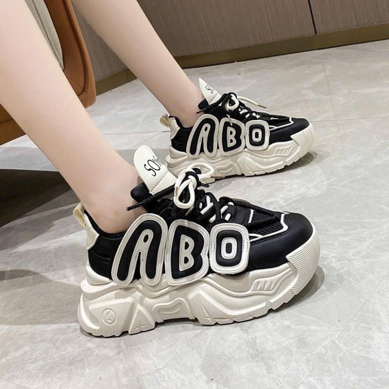 GIÀY SNEAKER ĐẾ THÔ MẪU MỚI PHỐI CHỮ DÂY CẶP SIÊU XỊN