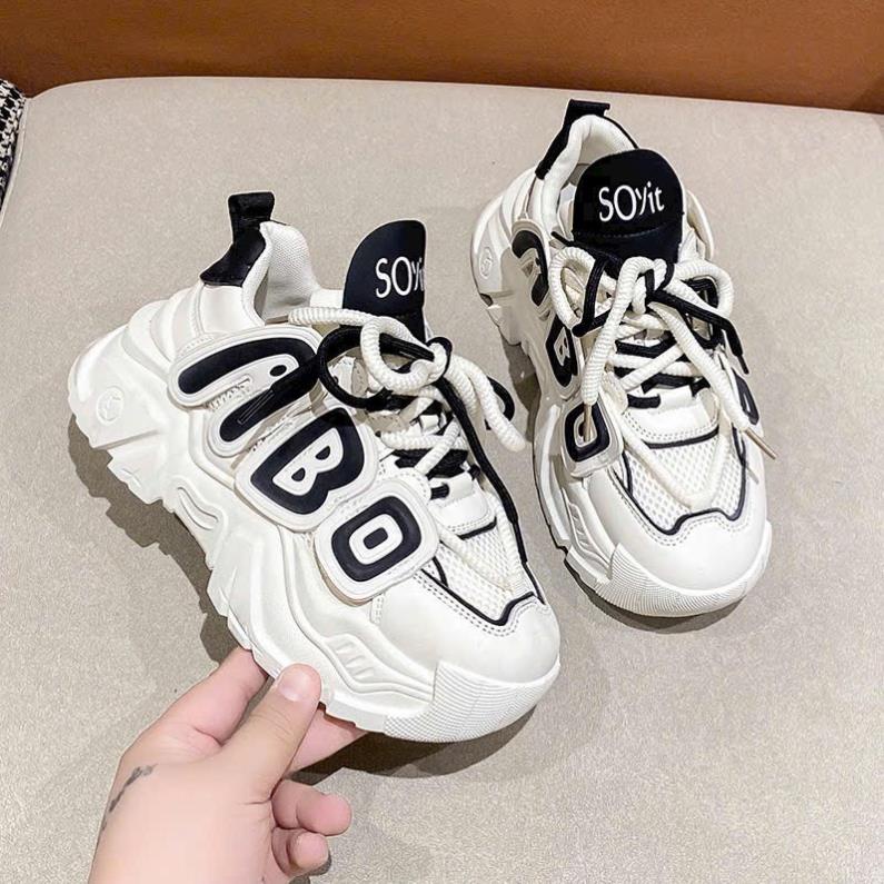 GIÀY SNEAKER ĐẾ THÔ MẪU MỚI PHỐI CHỮ DÂY CẶP SIÊU XỊN