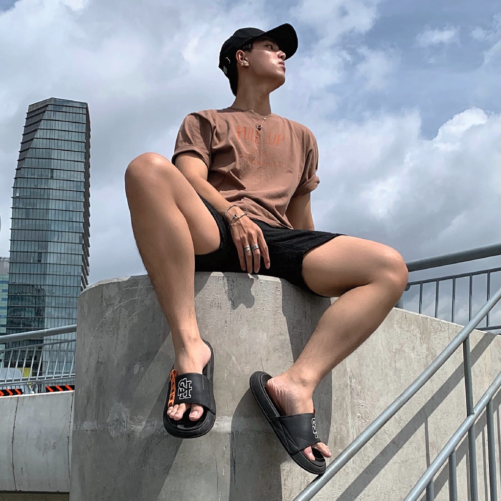 Dép Trendy III Thêu Chữ SH Shondo Full Đen TRE1111