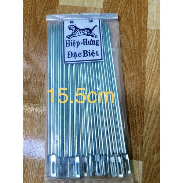 Một cây kim may bao bì đủ size