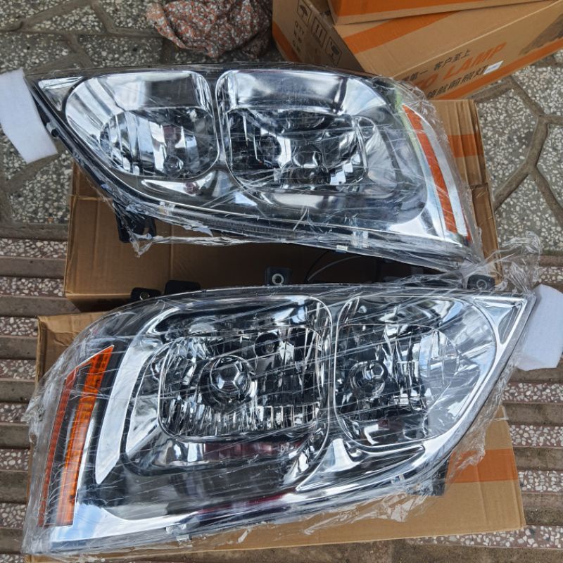 Đèn pha Foton ben 4.5 tấn, 6 tấn , loại 3 bóng, dài 65cm, giá 1 cái