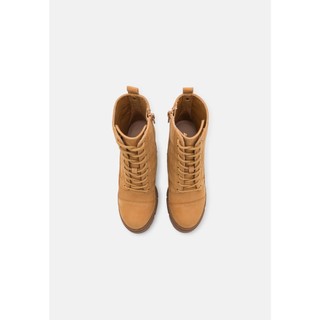 Boot xuất dư Aldo