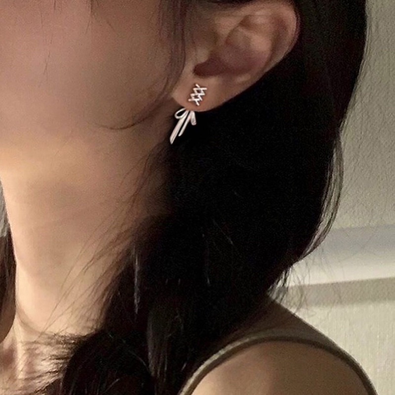 𝐯𝐞𝐥𝐯𝐞𝐭𝐩𝐢𝐧𝐤.𝐚𝐜𝐜🇰🇷 | Đôi bông tai hình dây ruy băng nơ