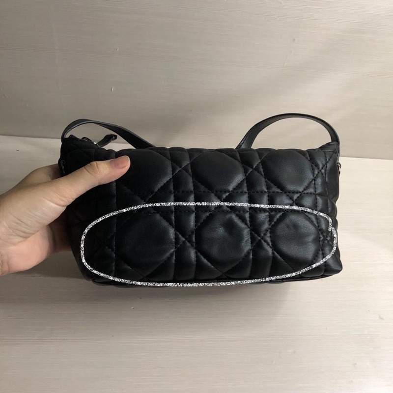 Túi si hiệu trần trám