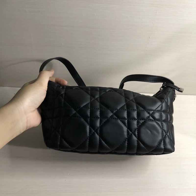 Túi si hiệu trần trám