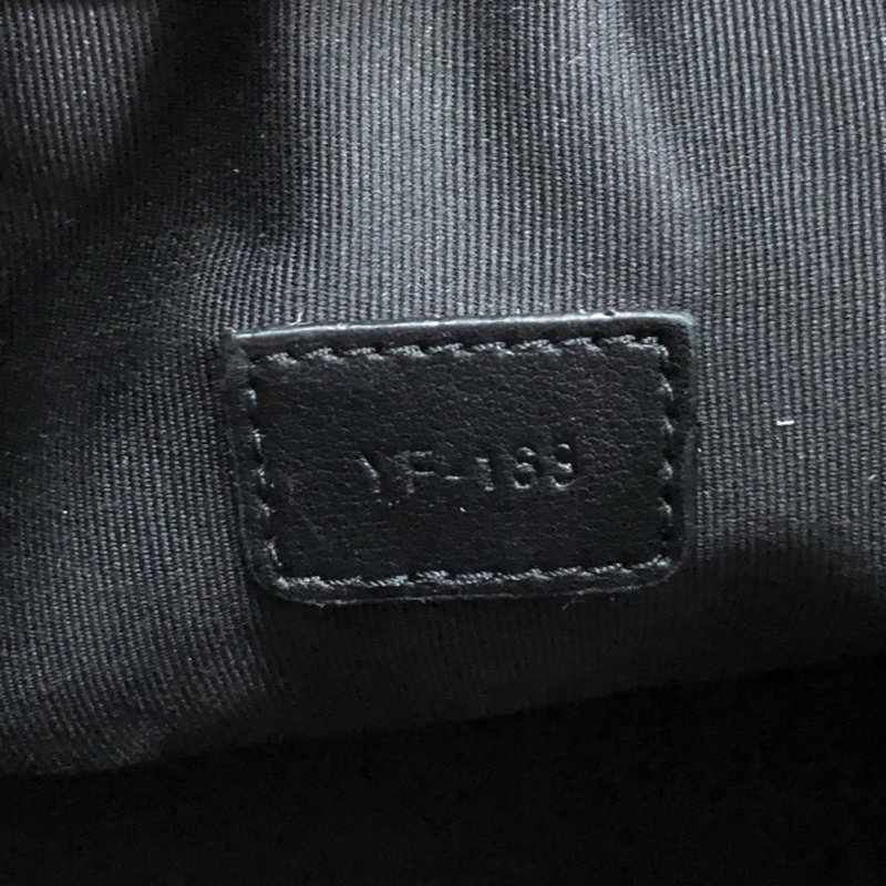 Túi si hiệu trần trám