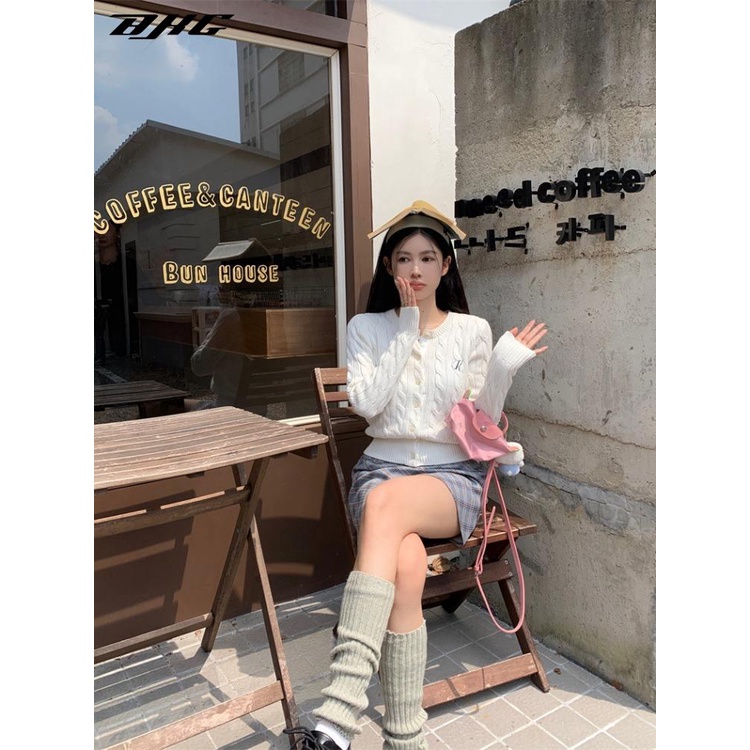 Áo Khoác cardigan Dệt Kim Cổ Tròn Thêu Họa Tiết Thời Trang Thu Đông Cho Nữ