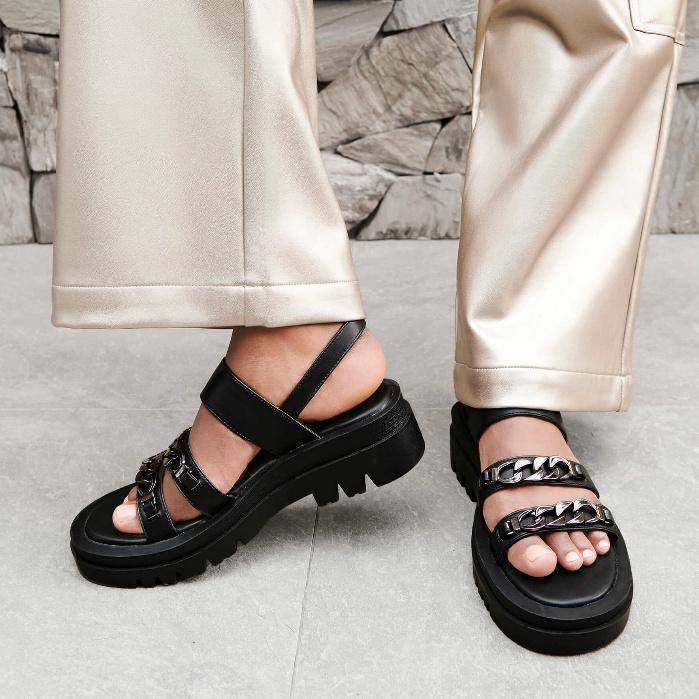 Vasscara Giày Sandal Đế Chunky Quai Ngang Nhấn Khóa Trang Trí - SDK 0330