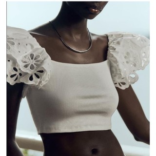 Morocco Zara Áo Croptop dệt kim phối tay thêu đột hoa