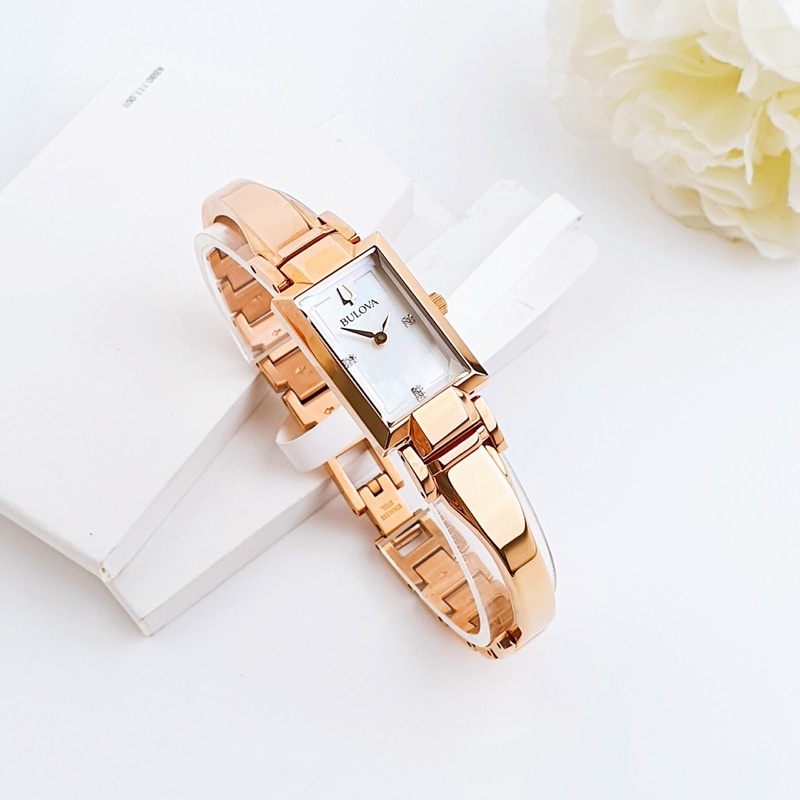 Đồng hồ nữ Bulova dây kim loại màu vàng hồng, kích thước 33x18mm