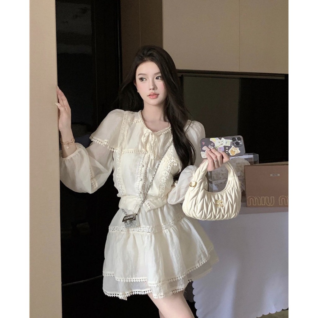 Set áo BBD xược ren viền đính nút hạt + chân váy ren tầng xược trắng Rossy Fashion - 071023