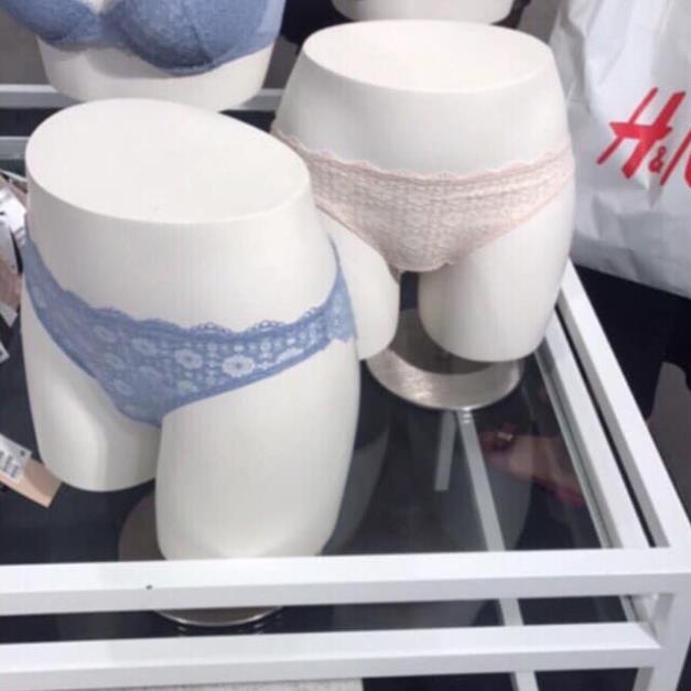 Mông manocanh nữ thân dưới mặc đồ lót