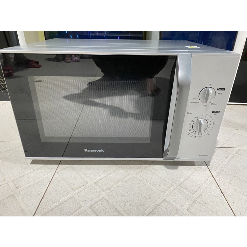 Lò vi sóng có nướng Panasonic NN-GM34JMYUE 23 lít