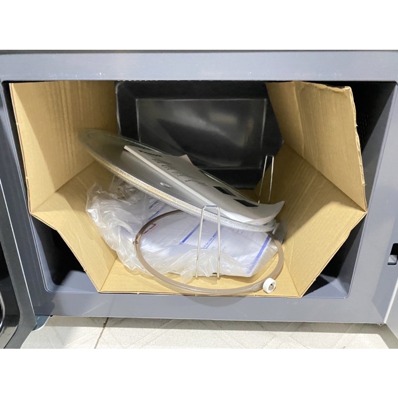 Lò vi sóng có nướng Panasonic NN-GM34JMYUE 23 lít