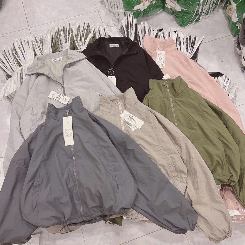 KHOÁC DÙ TRƯỢT NƯỚC SIÊU HOT CỔ TRỤ DÂY RÚT