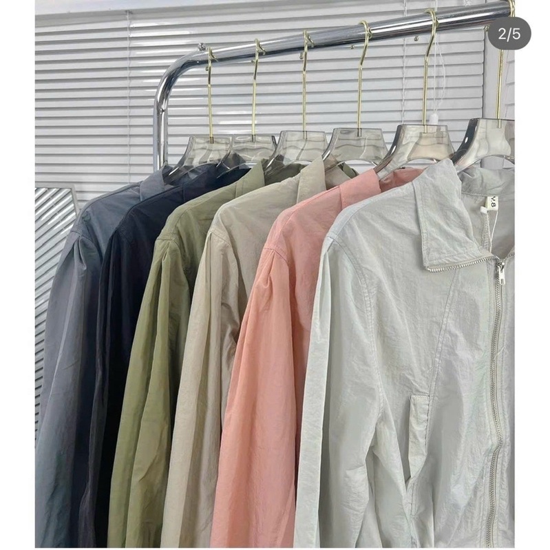 KHOÁC DÙ TRƯỢT NƯỚC SIÊU HOT CỔ TRỤ DÂY RÚT