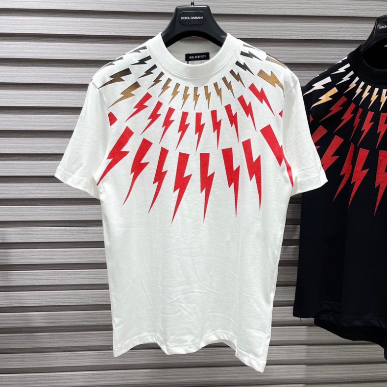 Áo Phông Nam Nữ In Hình Tia Sét Neil Barrett Đỏ Cam Trắng Quanh Cổ . Áo Thun Siêu Cấp Cháy Phố Cho Các Boy Phố 2023 M87