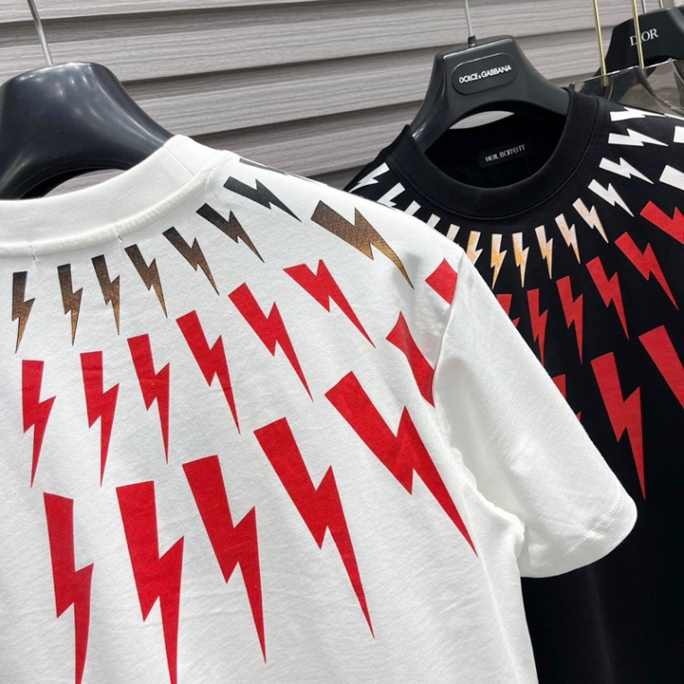 Áo Phông Nam Nữ In Hình Tia Sét Neil Barrett Đỏ Cam Trắng Quanh Cổ . Áo Thun Siêu Cấp Cháy Phố Cho Các Boy Phố 2023 M87