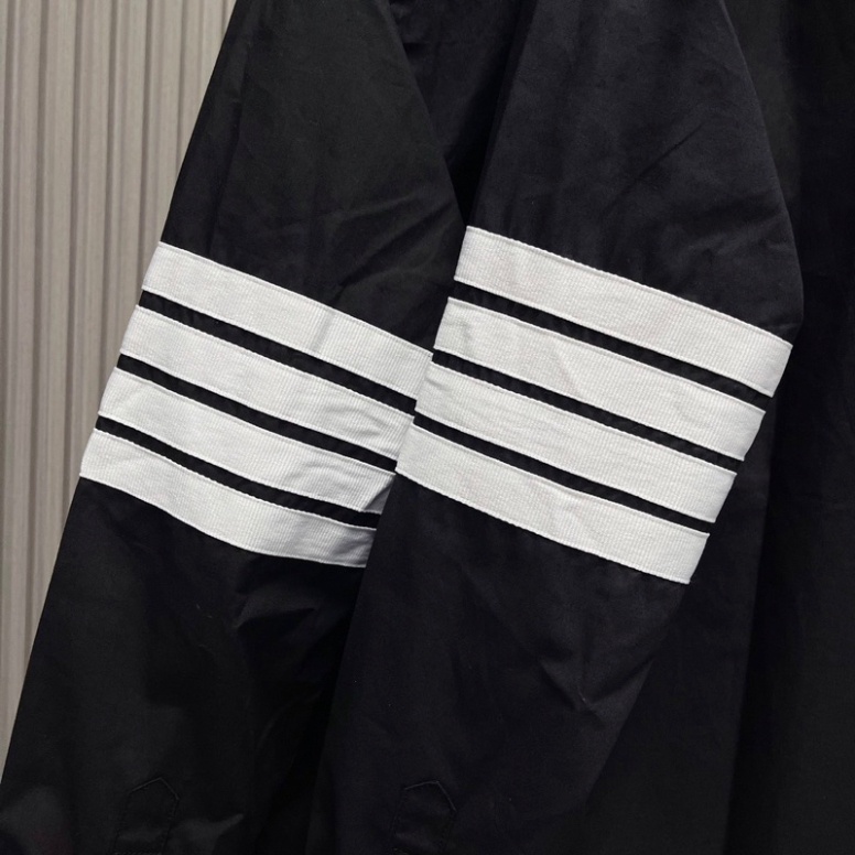 Áo SơMi Đen Nam Dài Tay Tho.me Vải Thô Thêu 4 Sọc Kẻ Trắng Tay Thêu Logo Chữ Bụng Hàng Siêu Cấp Hottrend 2023