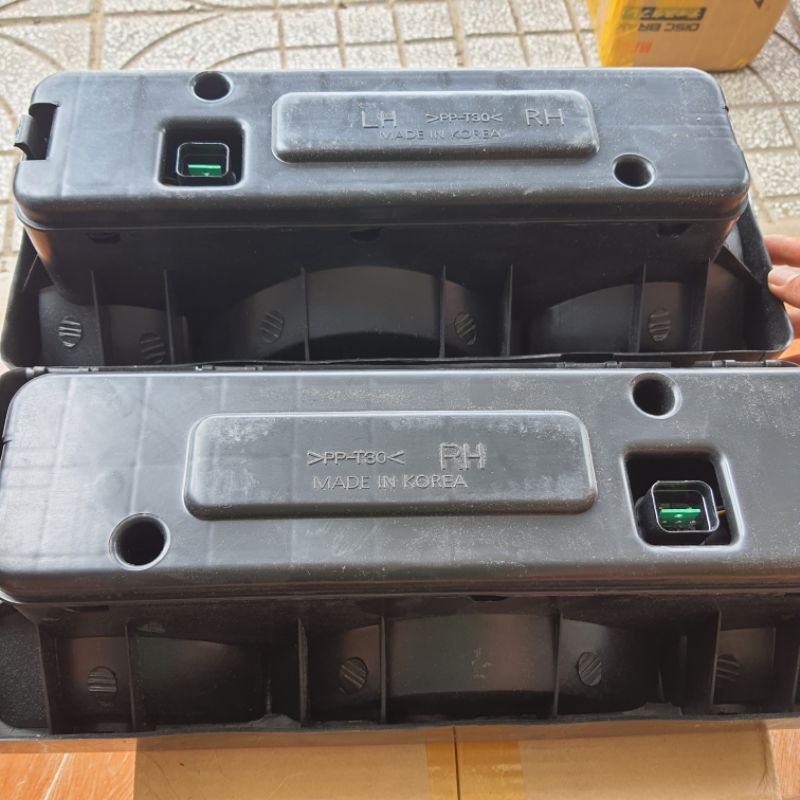 ĐÈN HẬU HUYNDAI 2T5/3T5/5T/8T/15T HÀNG KOREA GIÁ 1 CÁI