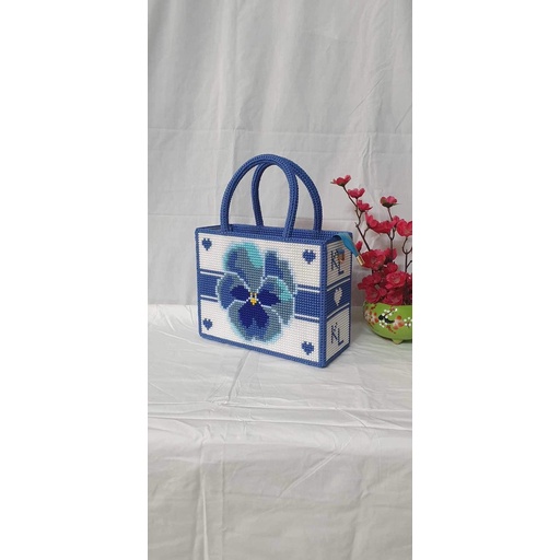 Sét túi tự thêu 1 mặt hoa lan 1mặt tên khách