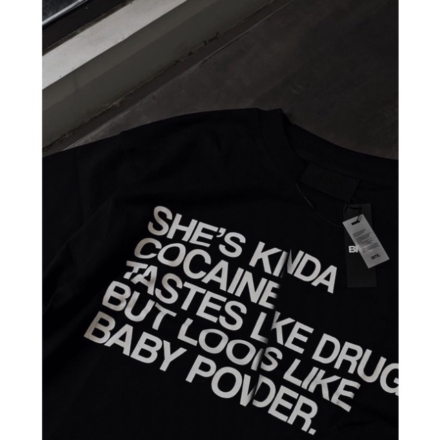 Áo Thun Oversize FOLDED TYPO SHE'SCOCAINE,  Áo phông chất liệu 100% cotton co giãn 2 chiều định lượng 250gsm