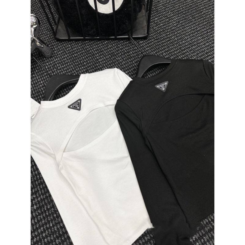 Áo thun khoét ngực prada xỏ ngón