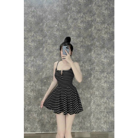 Đầm Kẻ Sọc Ngang Hai Dây Cổ Vuông Gài Nút - Kèm Quần Đùi - Ngắn Xòe Ôm Body Sexy - Tiểu Thư Bánh Bèo Cute Sang Chảnh