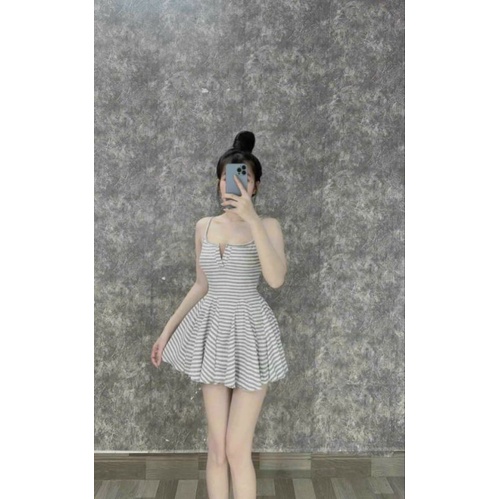 Đầm Kẻ Sọc Ngang Hai Dây Cổ Vuông Gài Nút - Kèm Quần Đùi - Ngắn Xòe Ôm Body Sexy - Tiểu Thư Bánh Bèo Cute Sang Chảnh