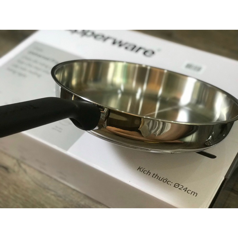 Chảo Universal 24cm quai đen Tupperware