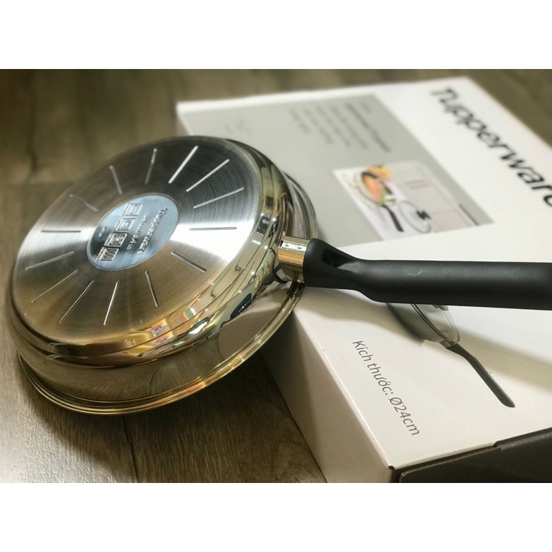 Chảo Universal 24cm quai đen Tupperware