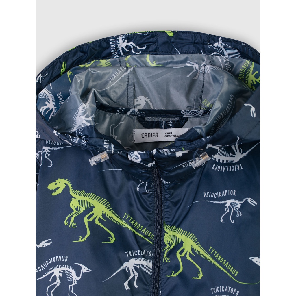 Áo khoác gió họa tiết bé trai CANIFA có mũ, chốt chặn 2OT21W016
