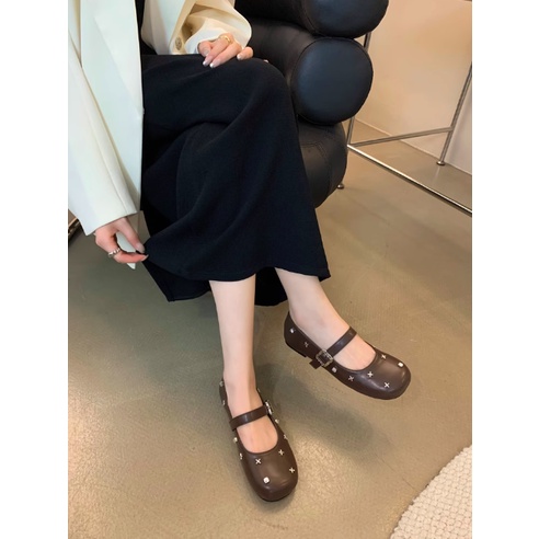 Giày Mary Jane mũi tròn đính đá đế bằng, giày bệt búp bê quai ngang mới mùa thu 2023 dành cho nữ