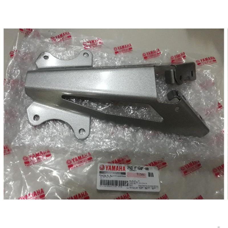 bát bắt dè sau Exciter 150 Yamaha .