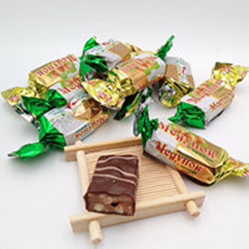 Nga nhập khẩu Slavic ba hạt dẻ Snickers bánh sandwich đậu phộng kẹo sô cô la hỗn hợp đám cưới đồ ăn nhẹ