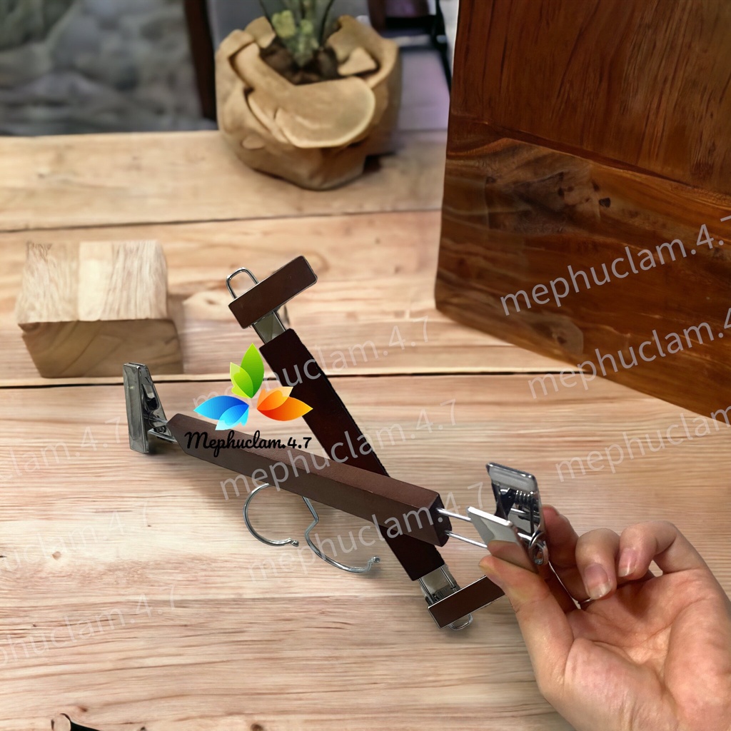 Móc treo quần áo bằng gỗ cao cấp cho khách sạn, shop thời trang và hộ gia đình