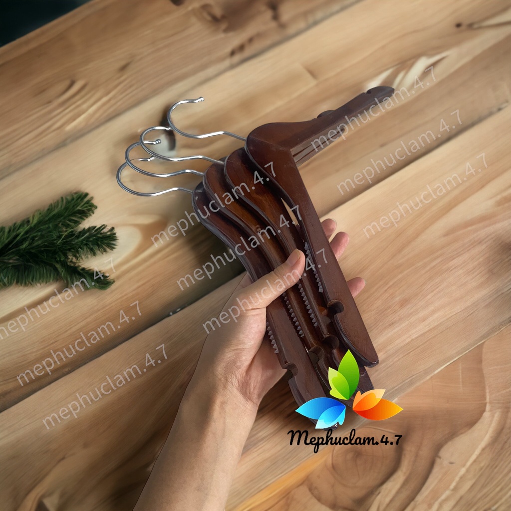 Móc treo quần áo bằng gỗ cao cấp cho khách sạn, shop thời trang và hộ gia đình