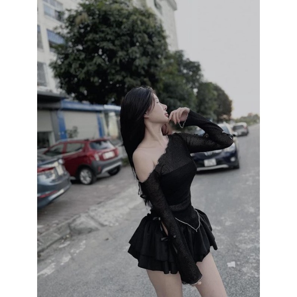 SET ÁO ĐEN LỆCH VAI VIỀN REN TAG HOA TAY +  CHÂN VÁY